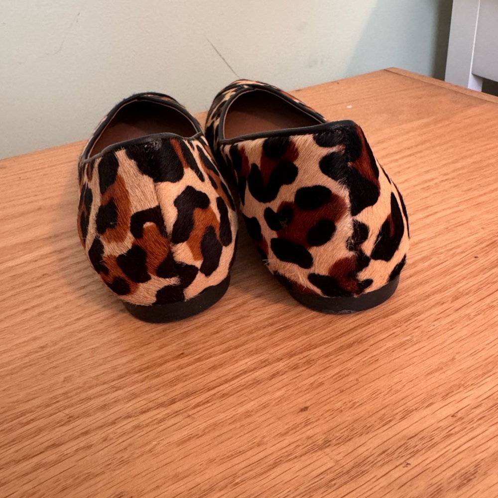Stylish Leopard Print Flats with Pointed Toe Design in Light Tan - Picture 4 of 7